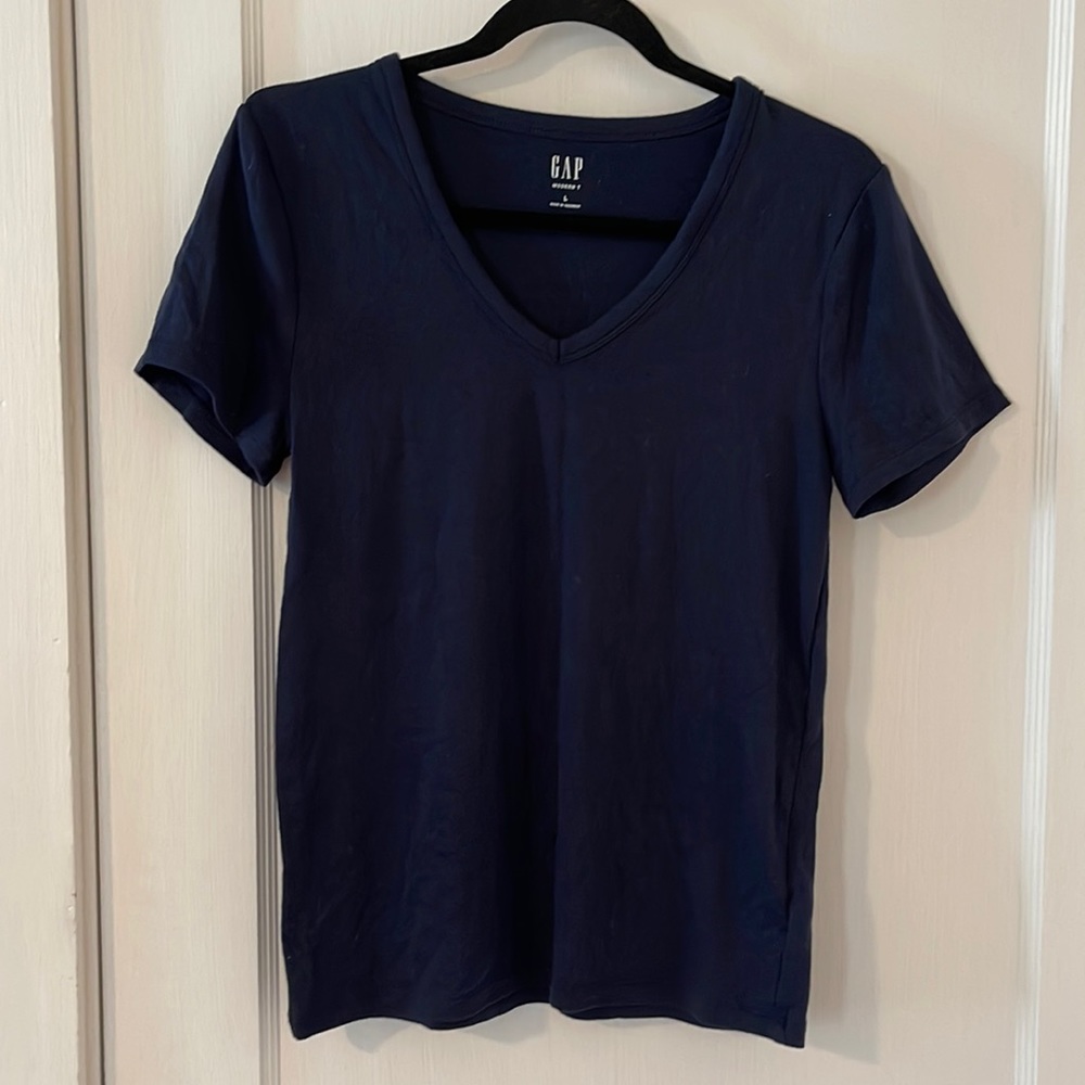 Gap Navy modern v neck size L